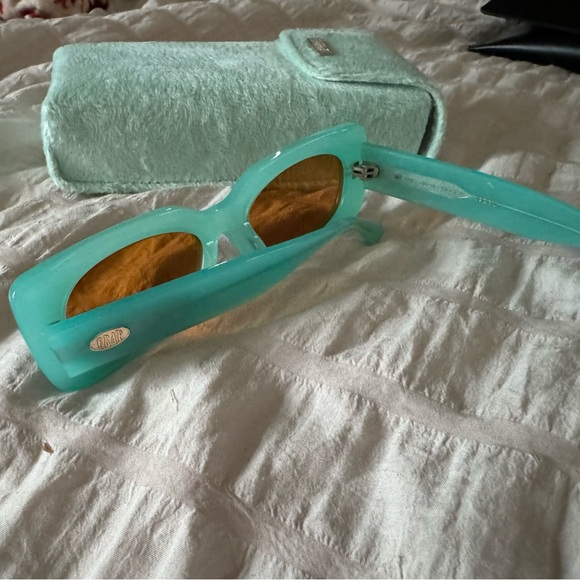 Emma Chamberlain x Crap Eyewear Sunglasses - Picture 4 of 4